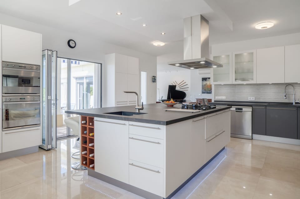 Great kitchen for the family to work in!