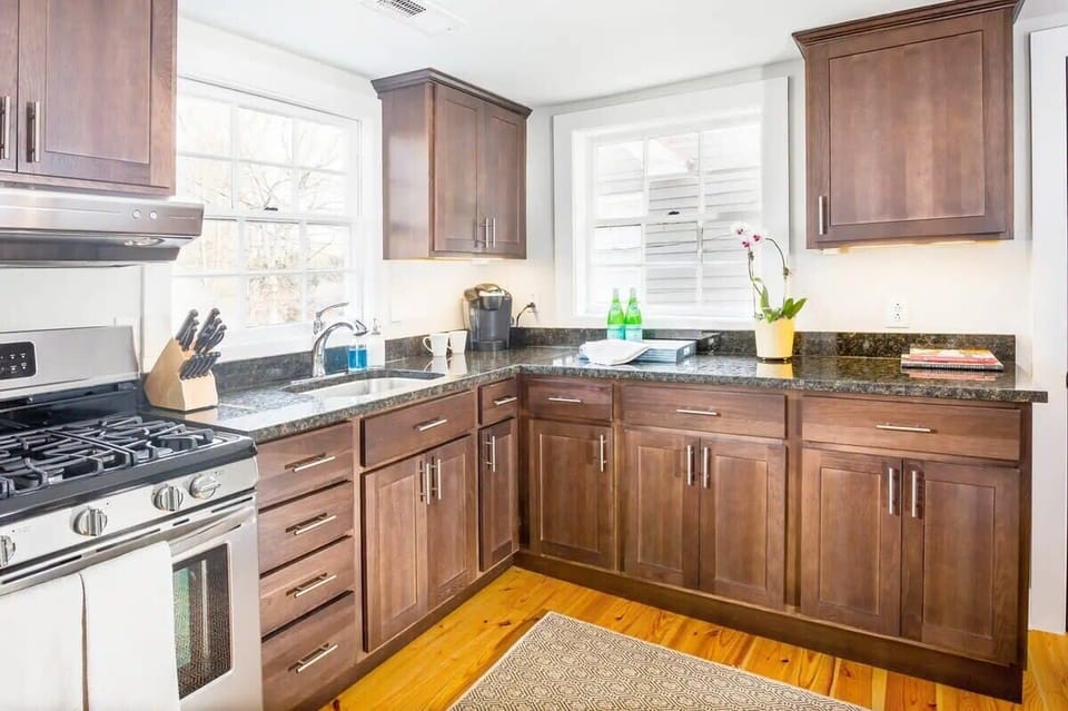 Second fully equipped kitchen