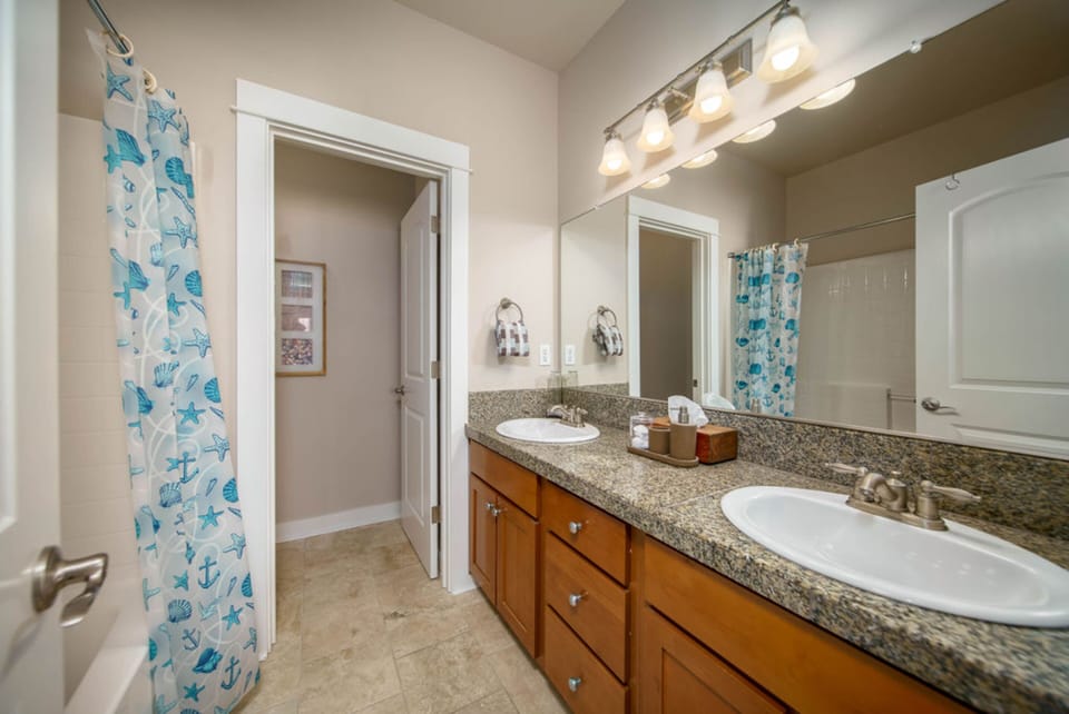Ensuite bathroom.