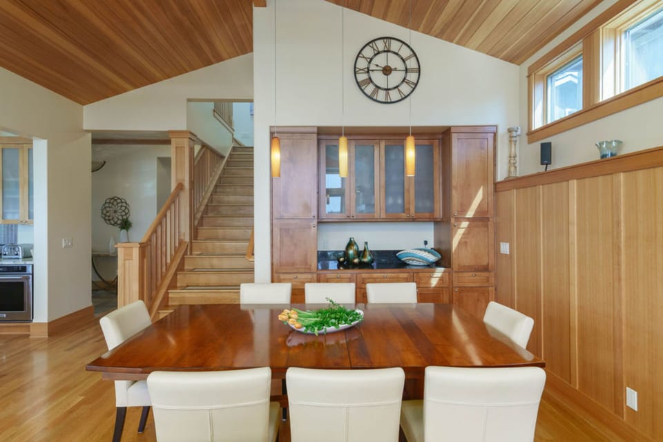 Room for 8 at the indoor dining table.