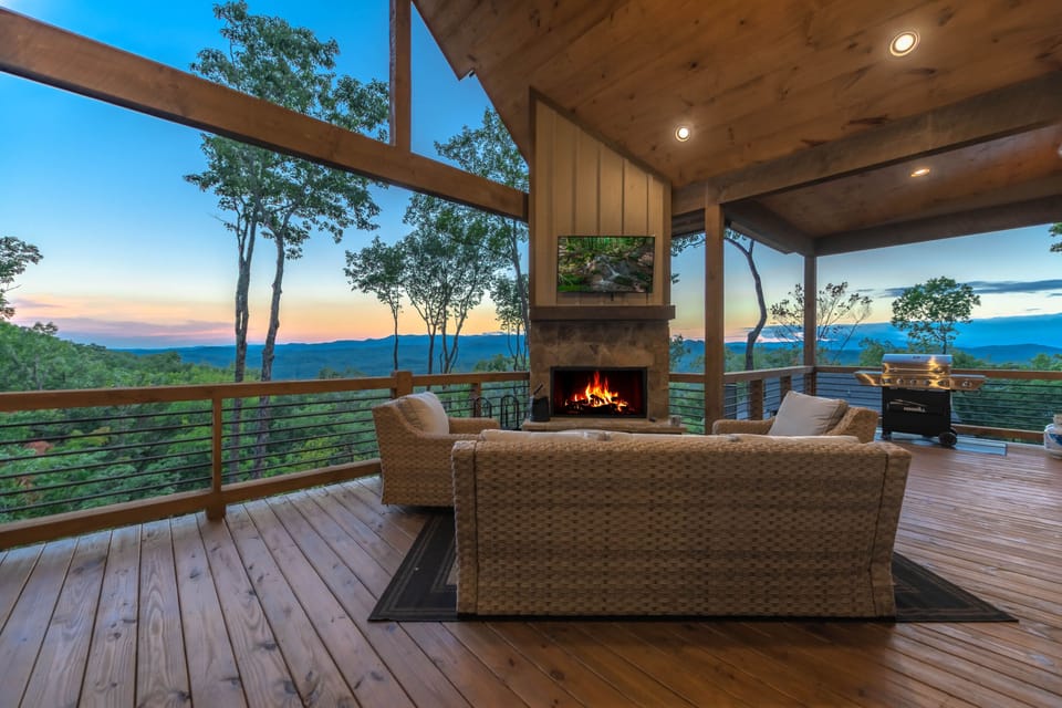 Southern Star- Covered patio area with outdoor seating and fireplace