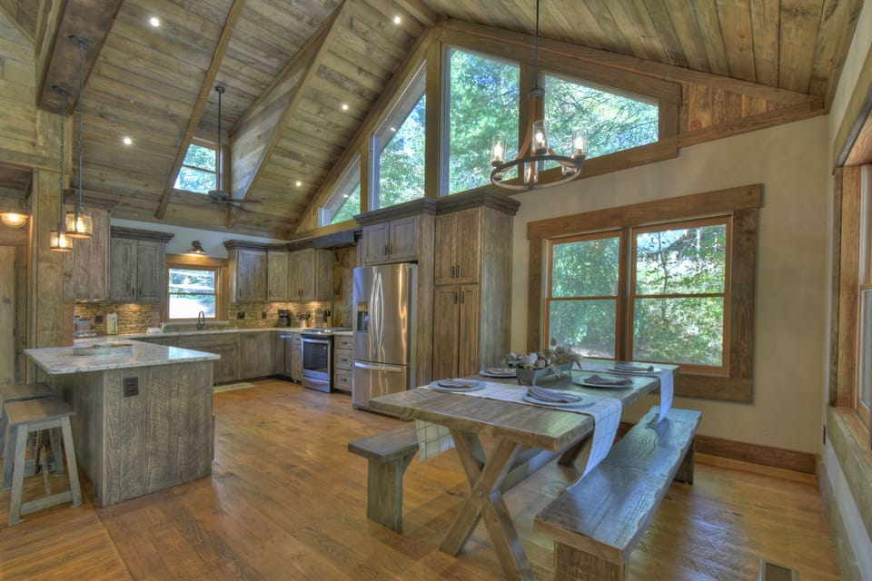 Creekside Bend- Dining area