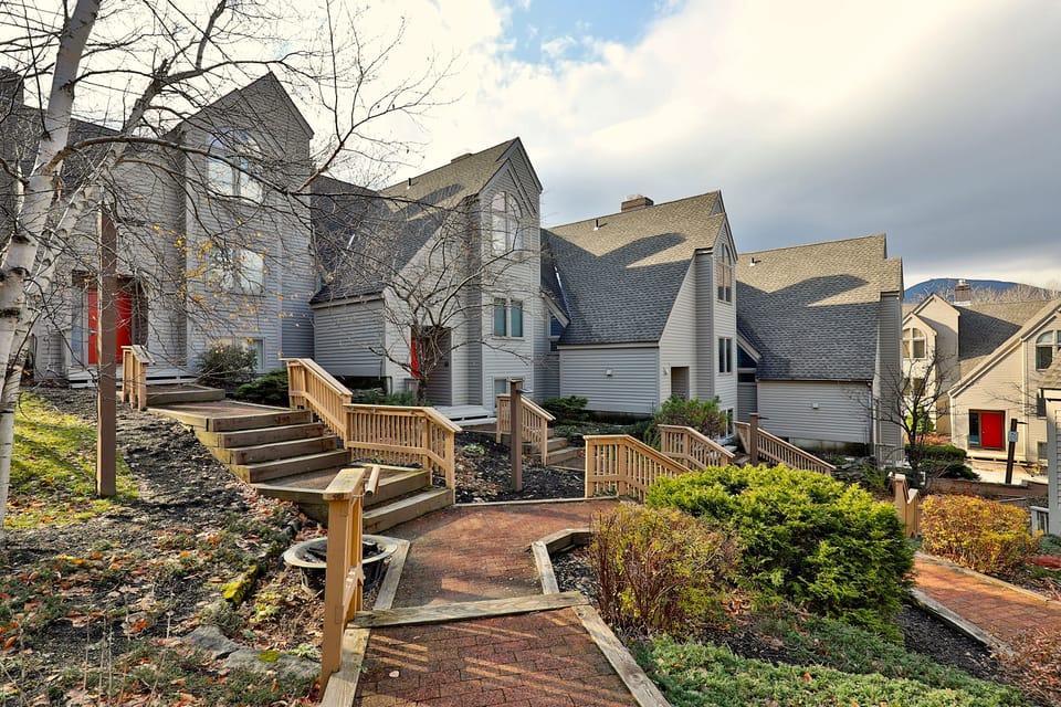 Fall Line condos are nestled in a lovely wooded area close to skiing and golf in Killington.
