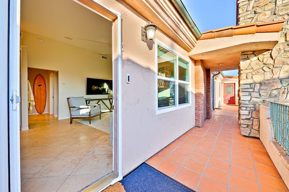 Front entrance with retractable screen door
