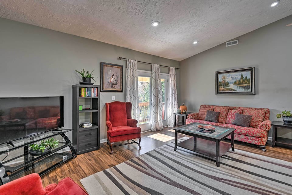 Mt. Juliet Vacation Rental | 2BR | 1BA | 1,800 Sq Ft | Stairs Required to Enter