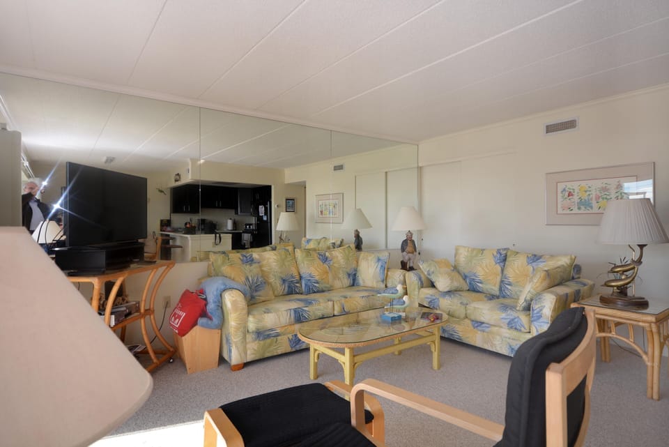 Diamond Head 209-Living-Area
