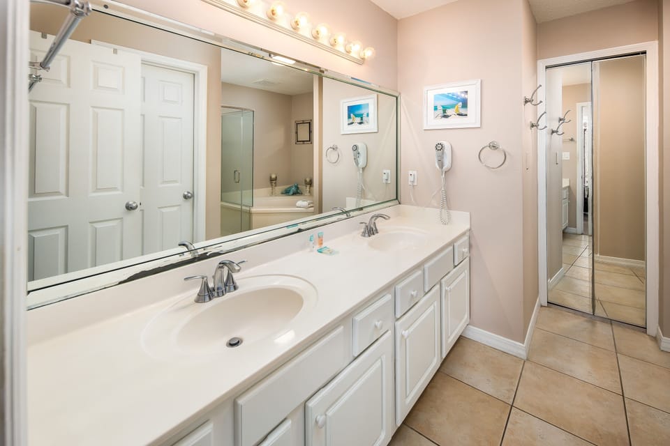 Master bathroom - Lots of room on this dual sink countertop & drawer space for the essentials.