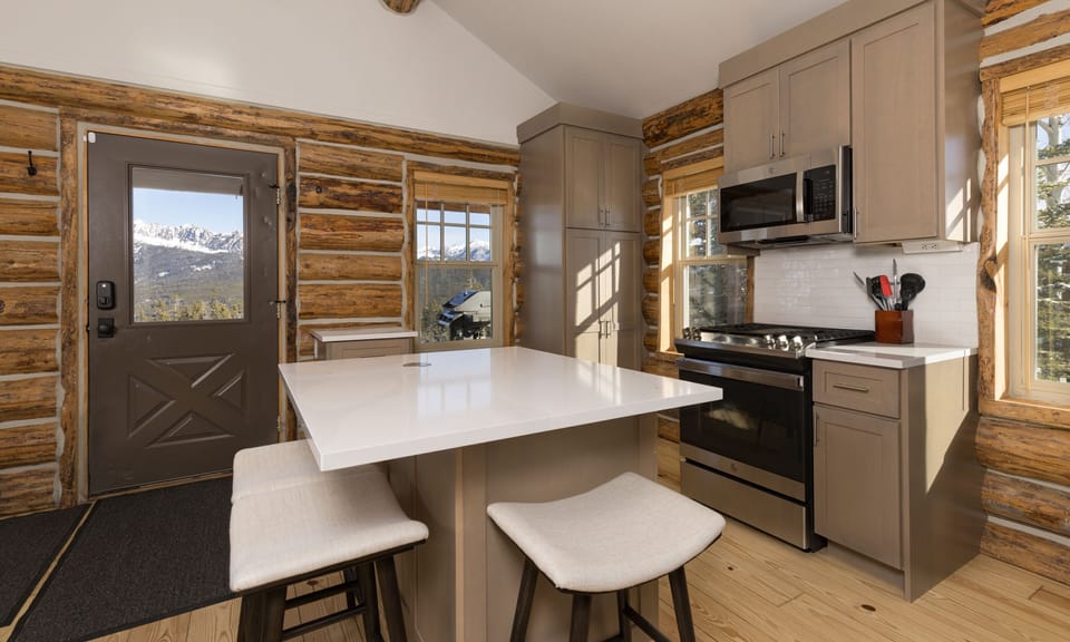 CH 13 Derringer kitchen3