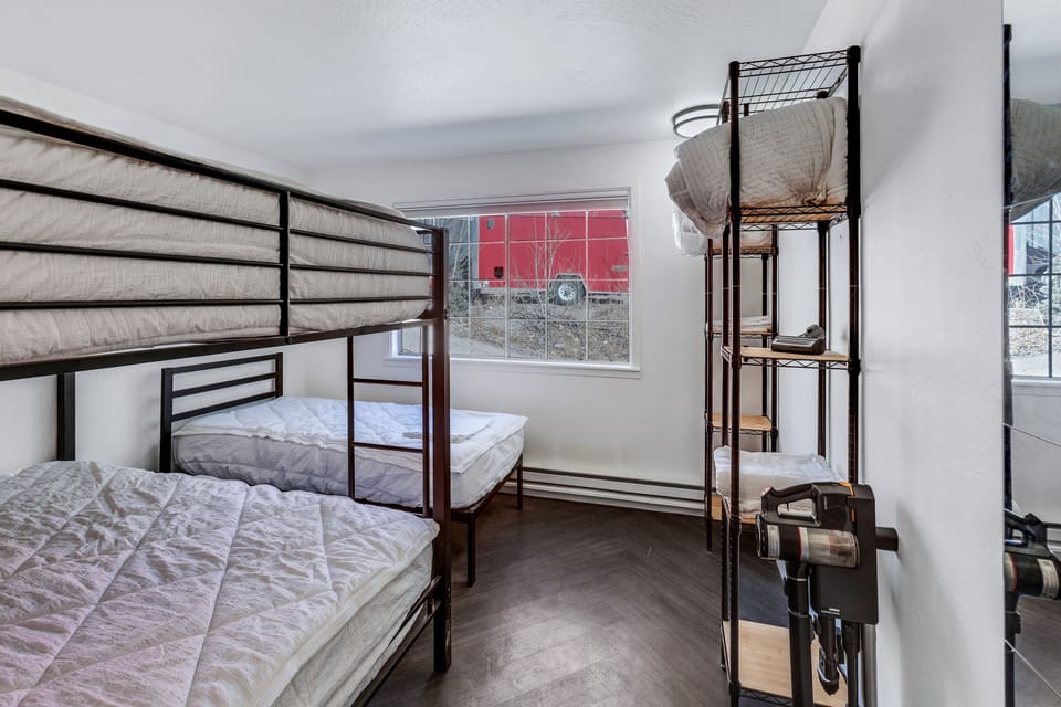 Bedroom, Room, Indoors, Building, Bed
