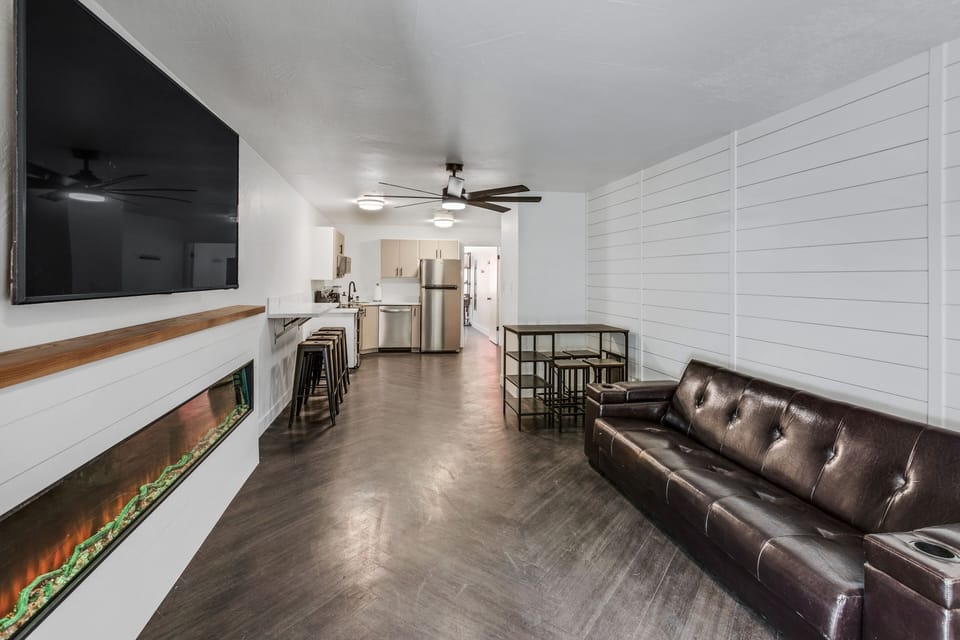Flooring, Floor, Couch, Furniture, Living Room