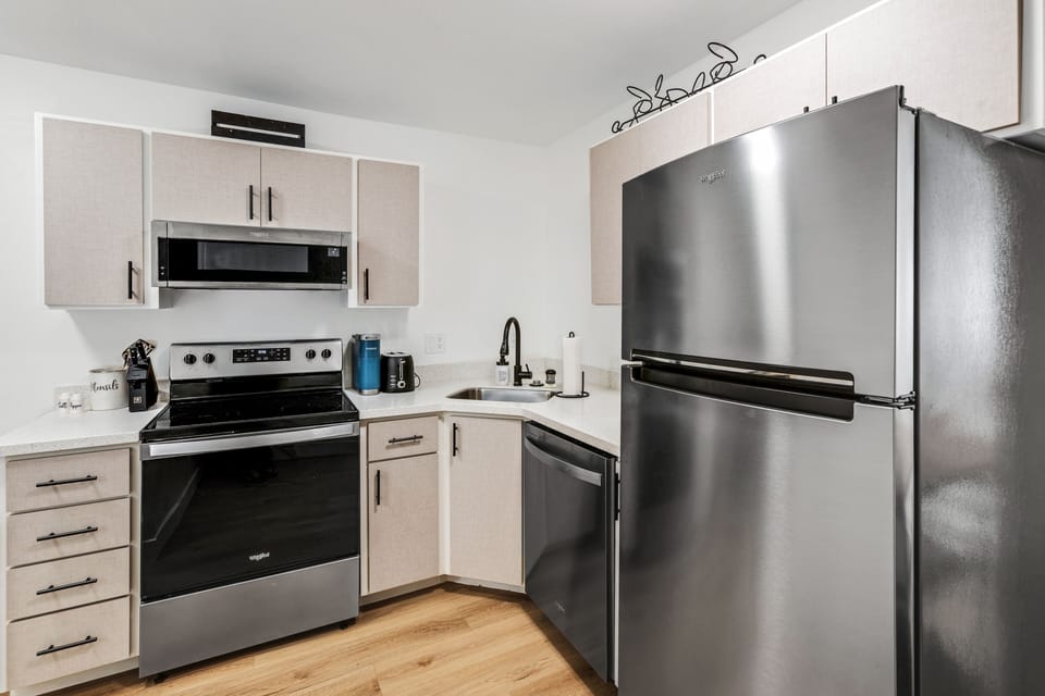 Room, Indoors, Oven, Kitchen, Microwave