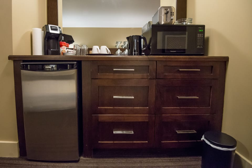 Unit B - kitchenette with kettle, coffee pot, microwave, bar fridge. No sink.