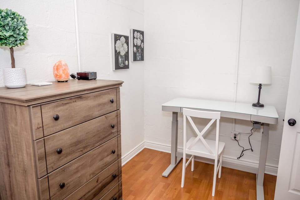 Den/Office sitting or standup desk motorized adjustable height