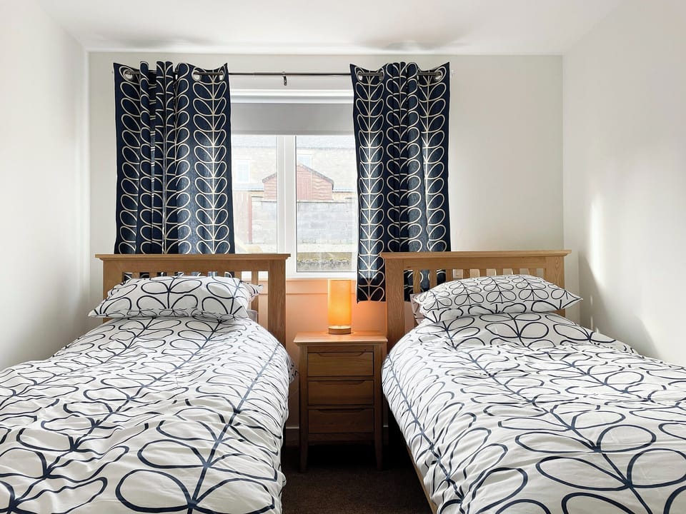 Twin bedroom | Academy Street Cottage, Tain