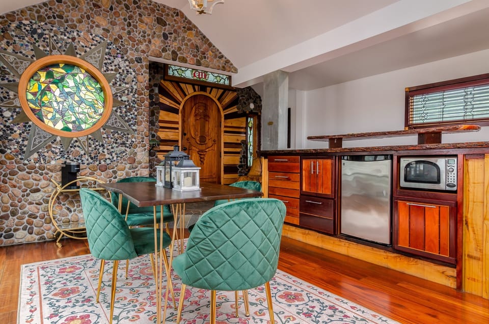 Park Suite kitchenette/dining table