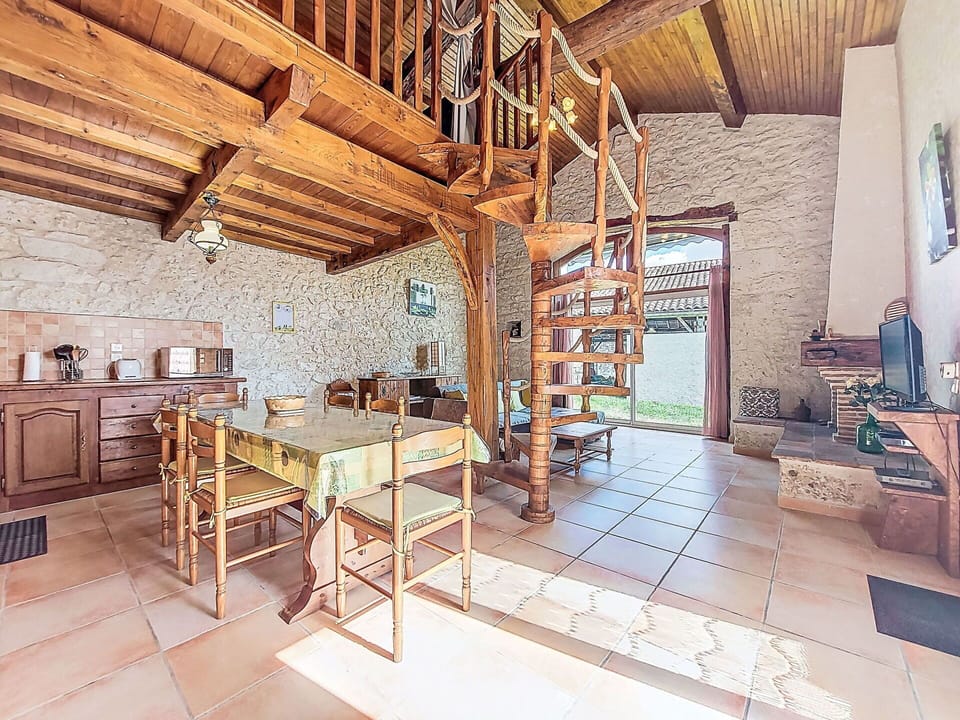 Wall, Wood, Flooring, Furniture, Ceiling, Floor, Interior Design, Door, Chair, Room