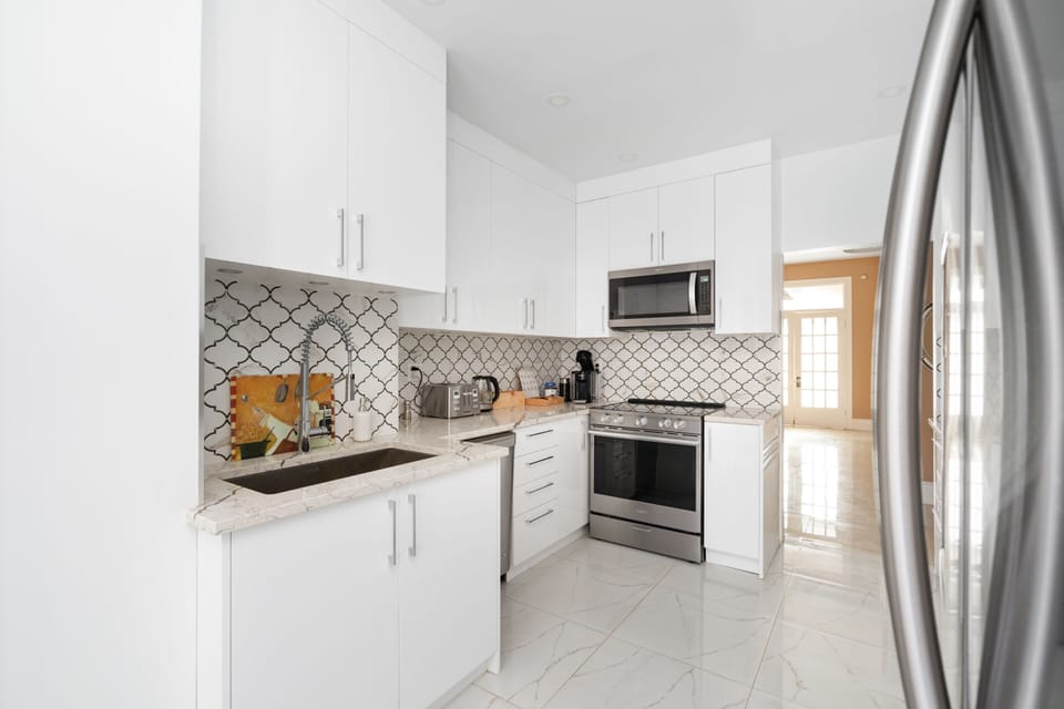 Gorgeous kitchen leading to the breakfast nook