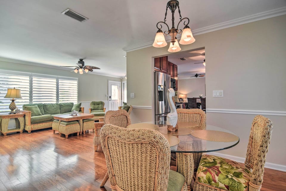 Living Room | 4-Person Dining Table