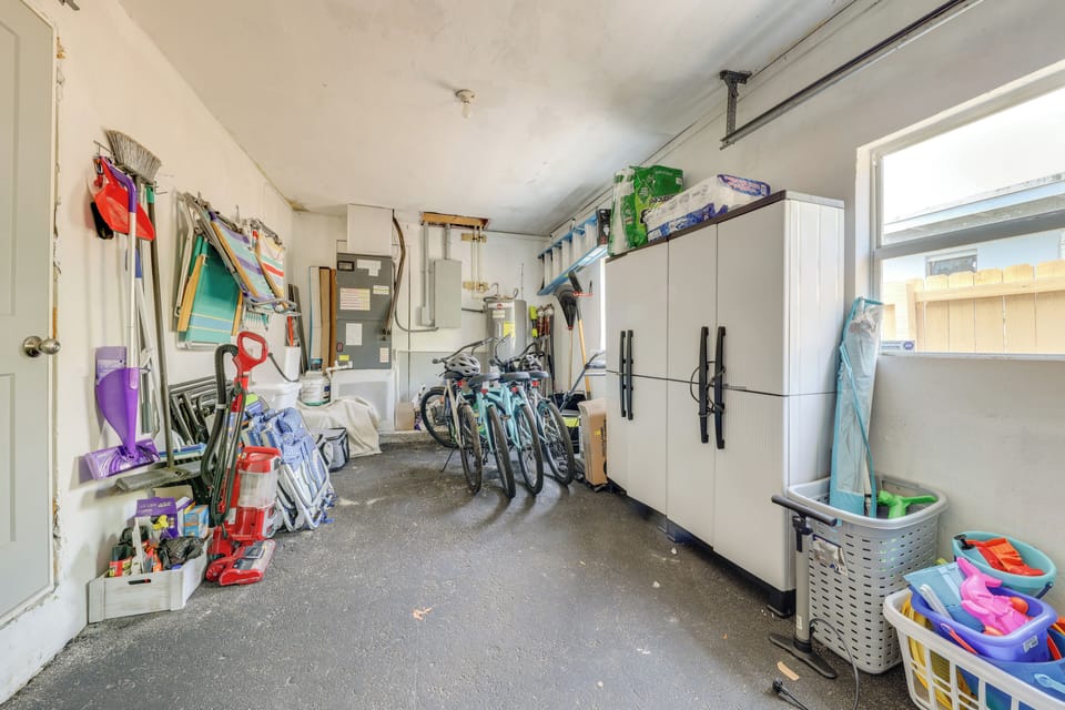 Garage | Bikes | Beach Chairs
