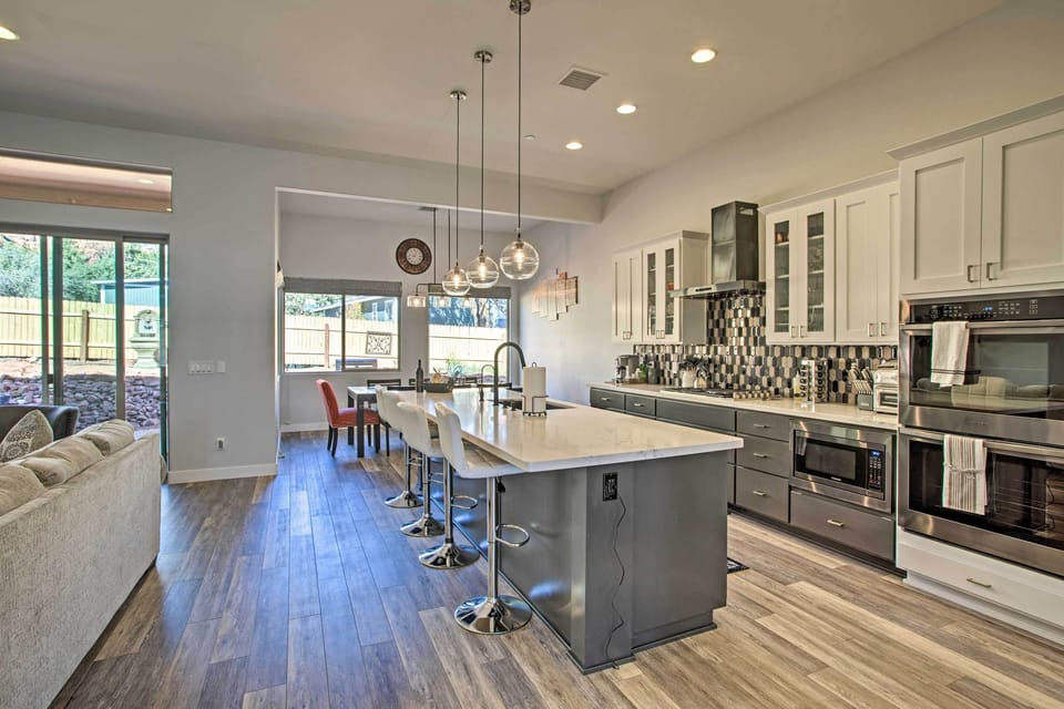 Kitchen | Fully Equipped w/ Stainless Steel Appliances | Microwave | Toaster