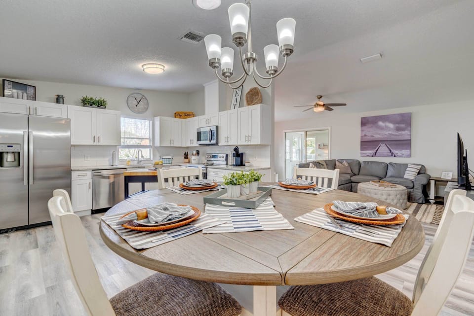 Kitchen & Dining Area | Keurig Coffee Maker | Ice Maker | Water Filter