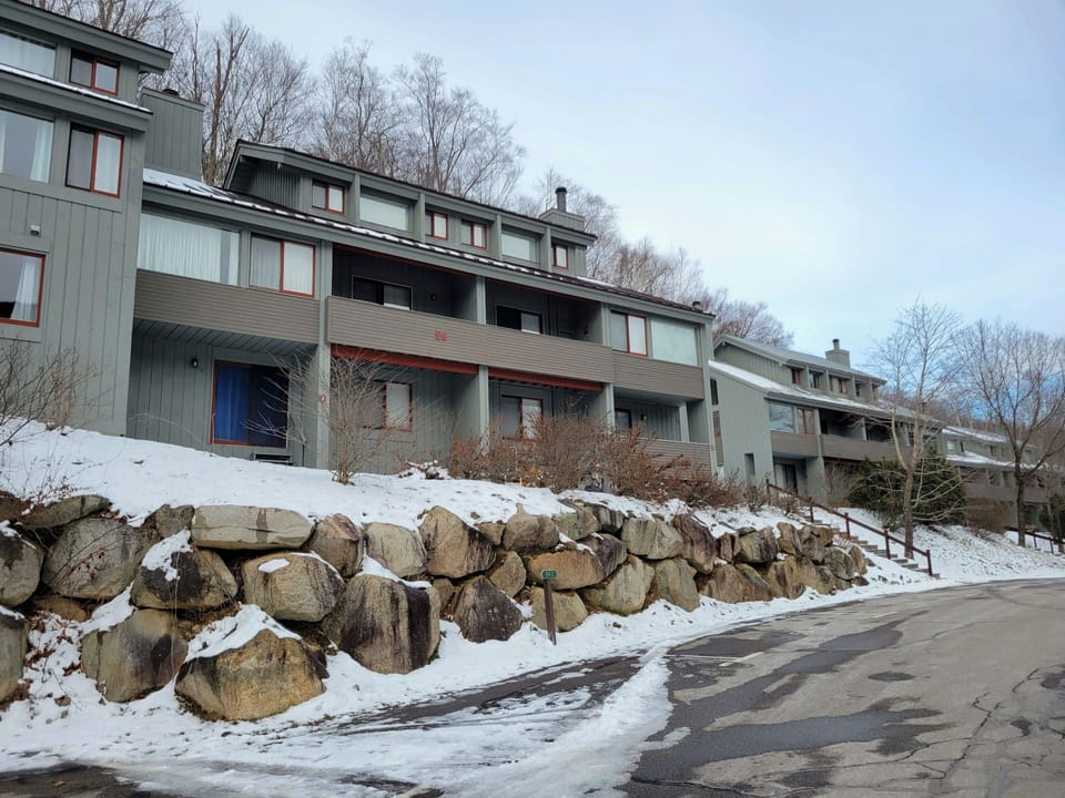 Middle townhouse