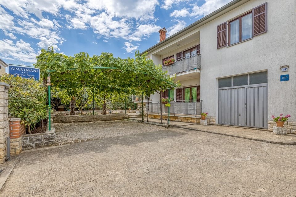 Apartment Mirijana in Tar close to the sea Apartment in Istria County