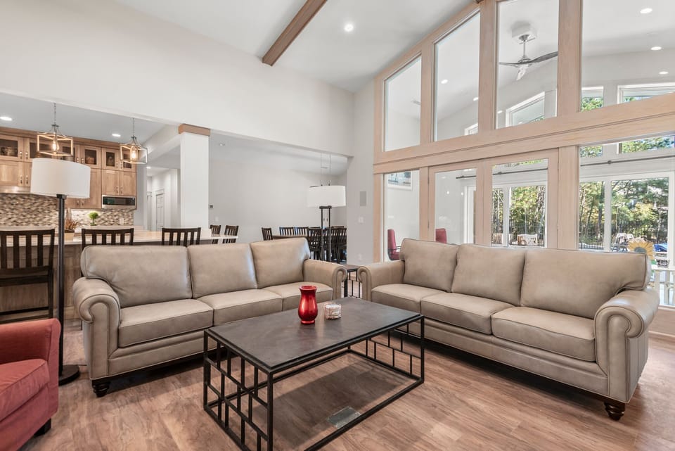 CC087: Breeze The Day | Living Area