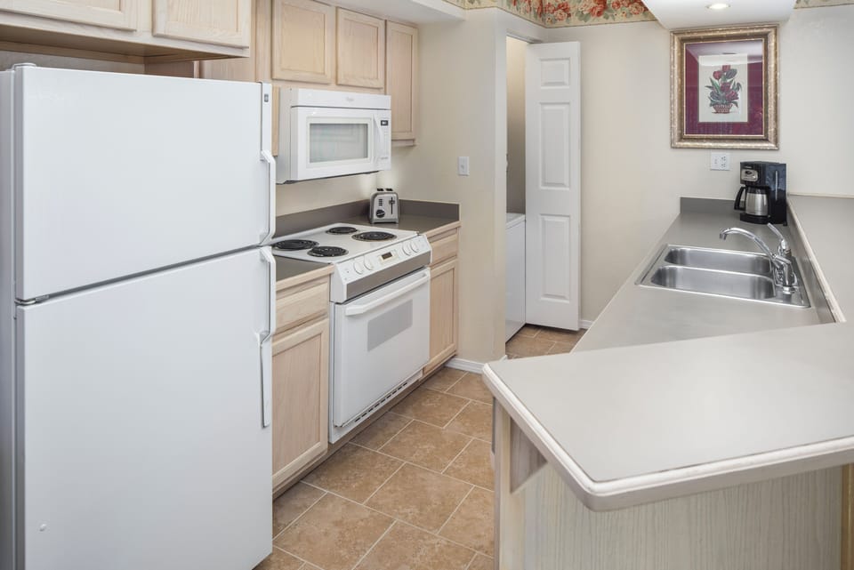 Exact unit will be assigned upon arrival. Views, colors and decor may vary.