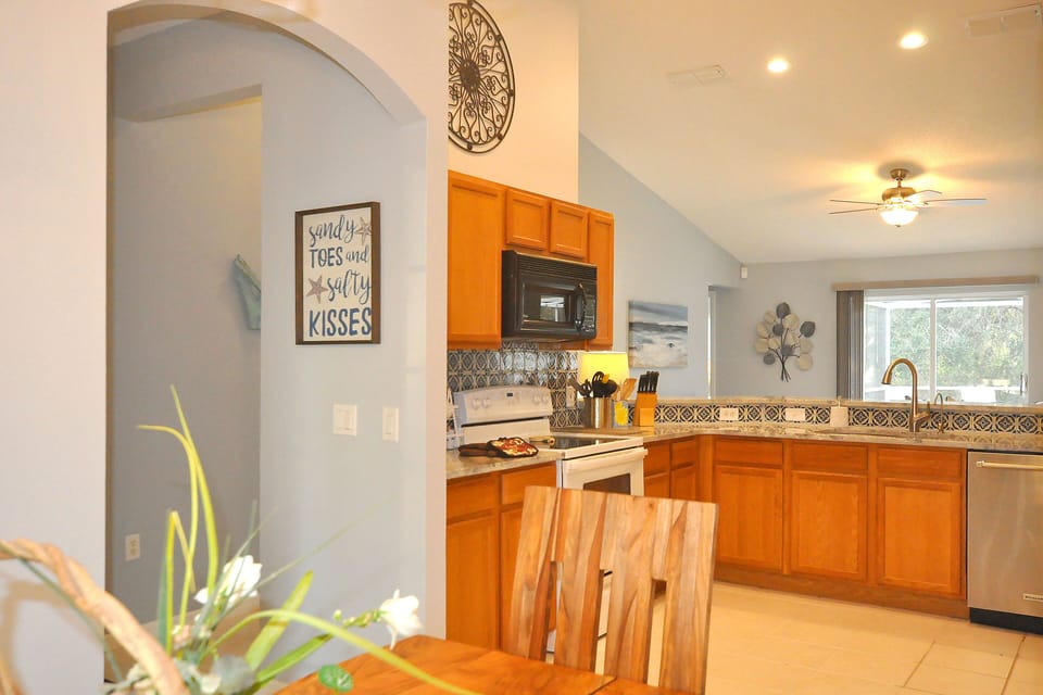Meal prep is easy in our well stocked kitchen! Photo January 2023.