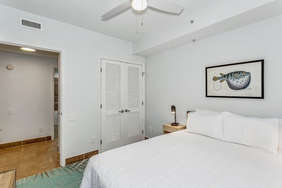 Beach Club 103A - Primary bedroom