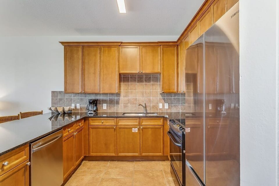 Beach Club 103A - Kitchen
