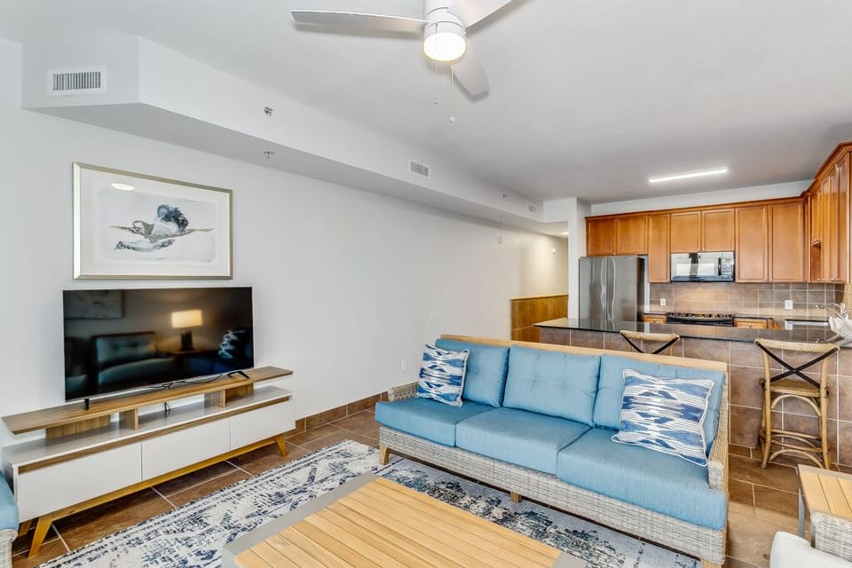 Beach Club 104A - Living room
