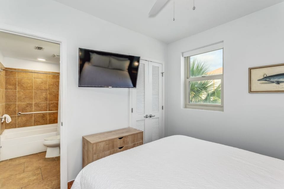 Beach Club 201A - Secondary bedroom