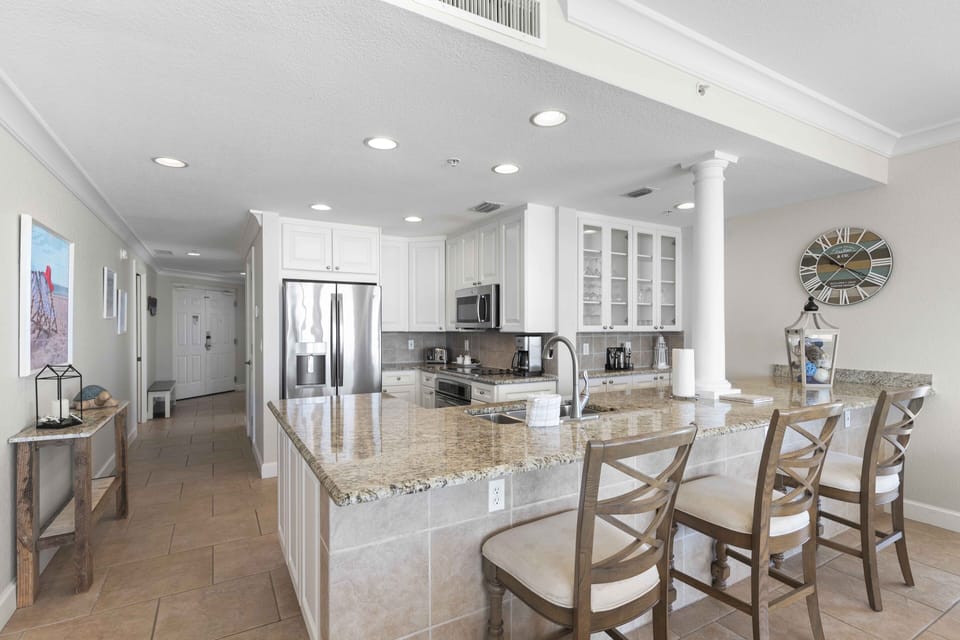 Beach Club 501 - kitchen