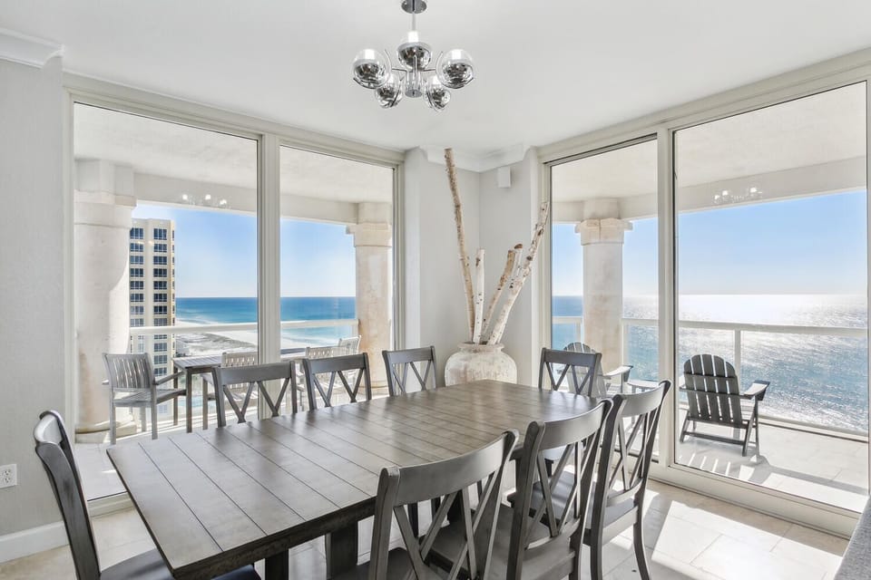 Beach Club 1001 - Dining Room