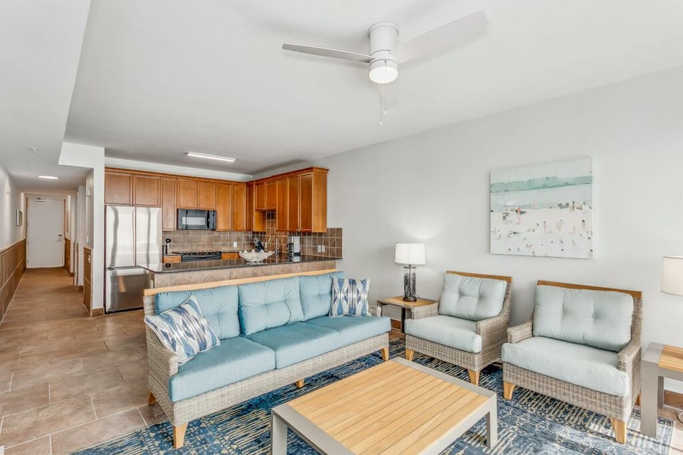 Beach Club 104B - living room