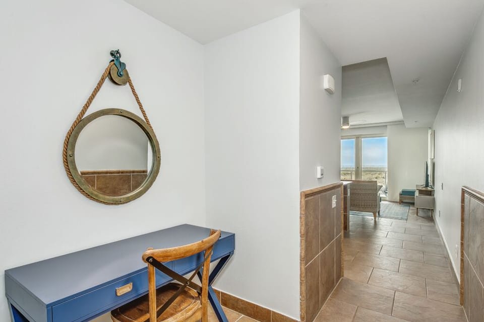 Beach Club 104B - Hallway desk