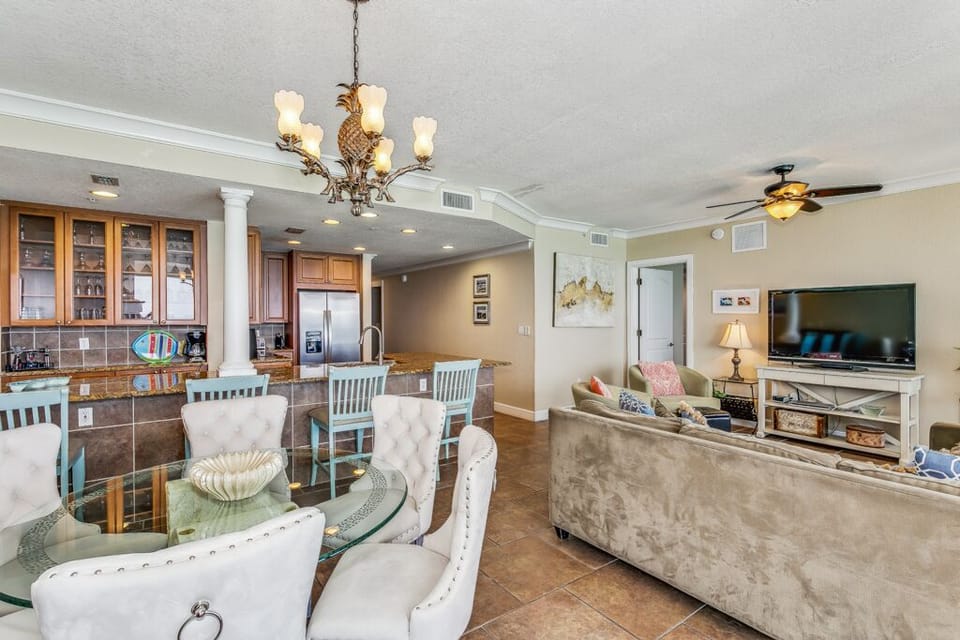 Beach Club 1204 - Dining Room/Kitchen