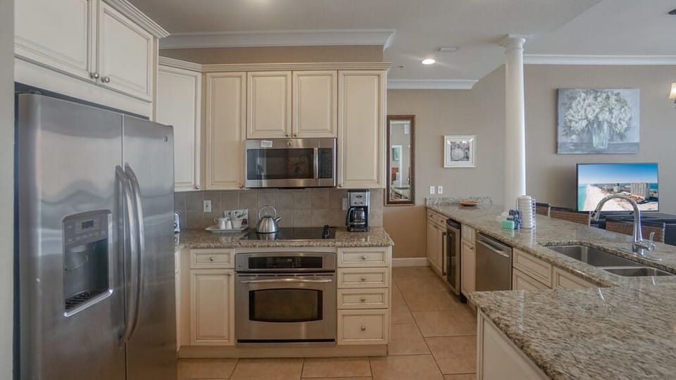 Beach Club 1703 - Kitchen