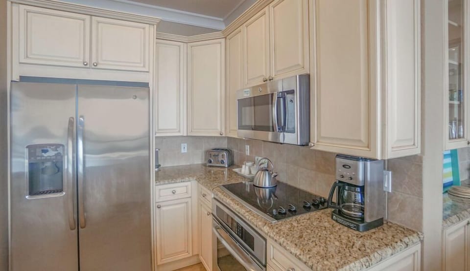 Beach Club 1703 - Kitchen
