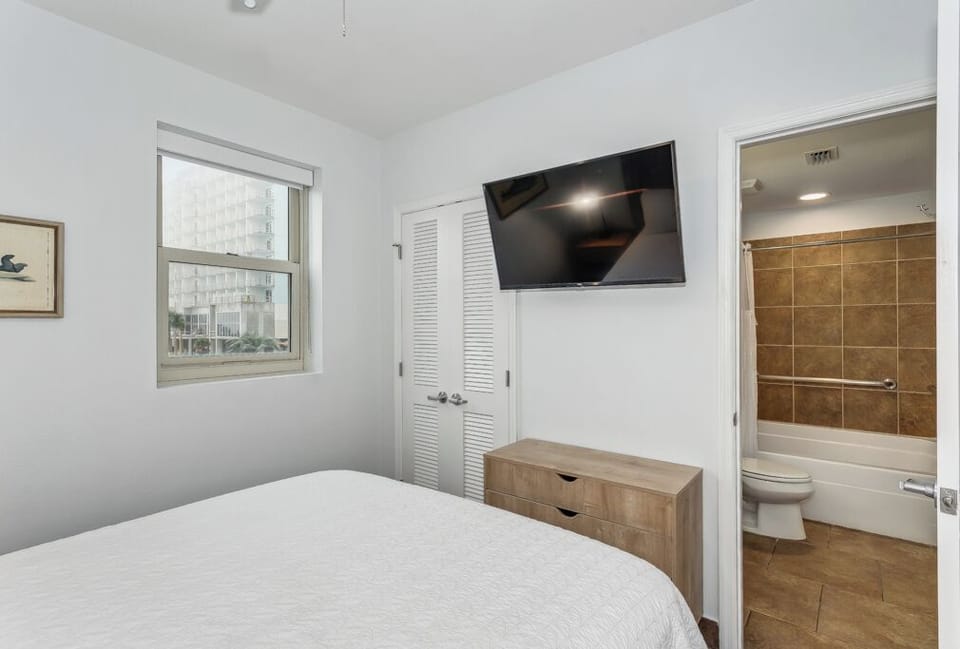 Beach Club 206B  - Second bedroom