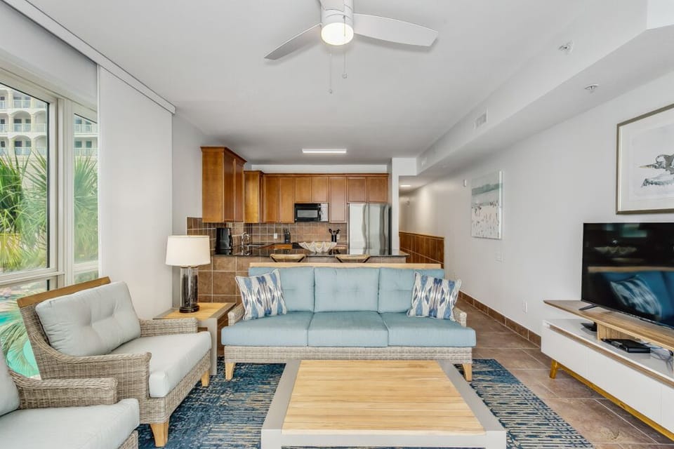 Beach Club 206B  - Living room
