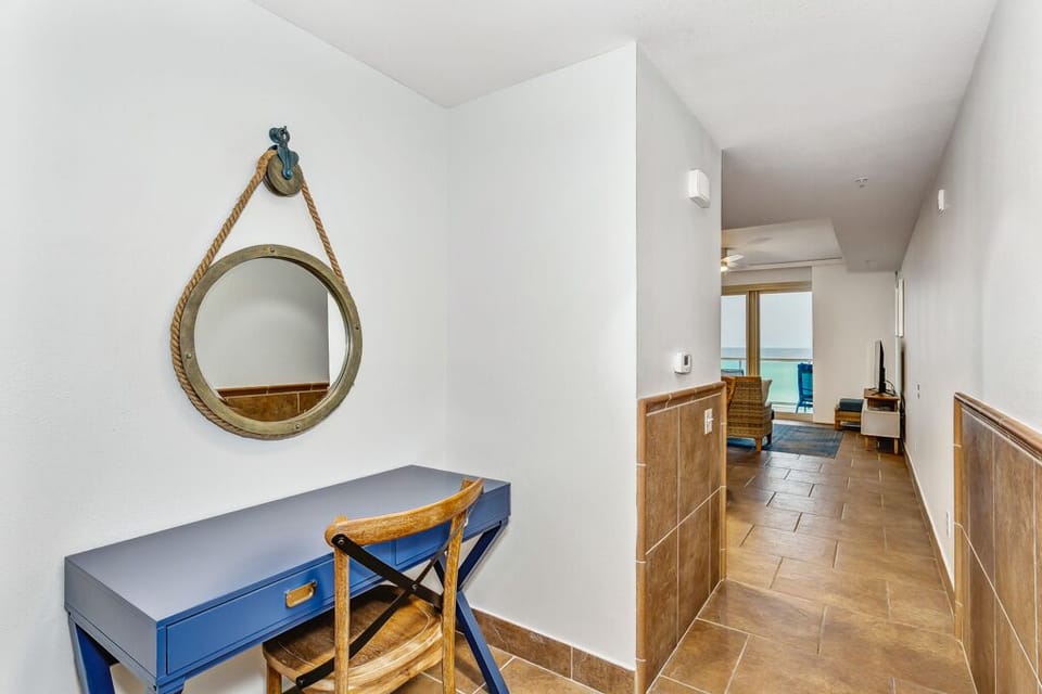 Beach Club 302A - hallway work desk