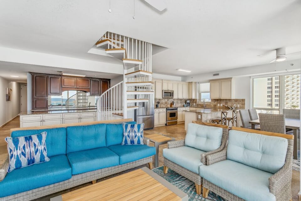 Beach Club 302B - Living room