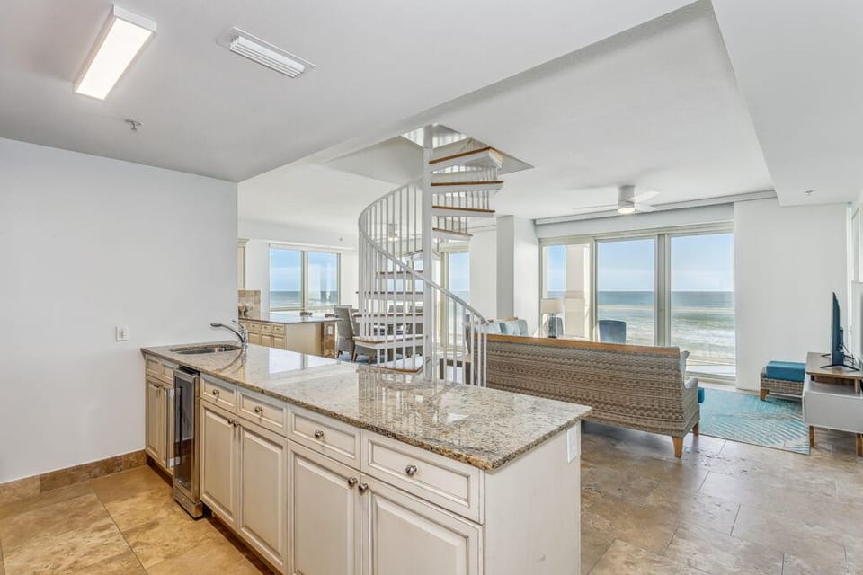Beach Club 302B - Wet bar