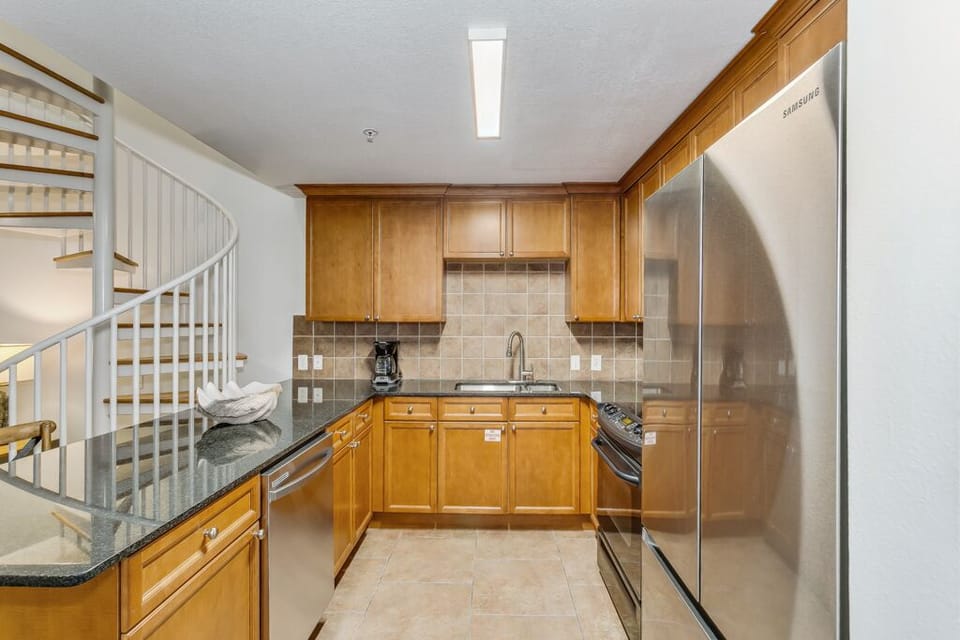 Beach Club 305A - Kitchen