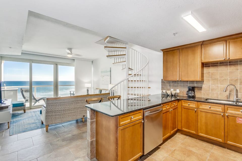 Beach Club 305B - Kitchen