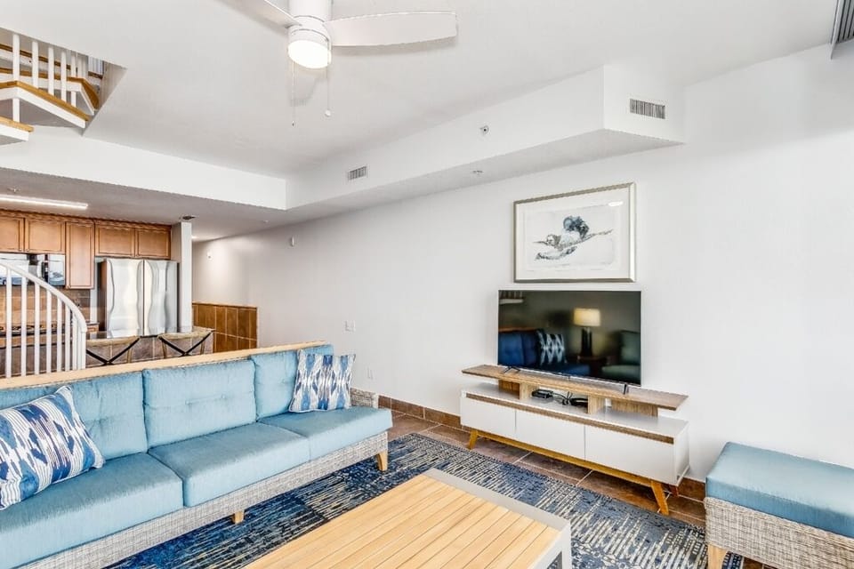 Beach Club 305B - Living Room