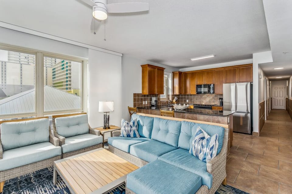 Beach Club 306A - Living Room